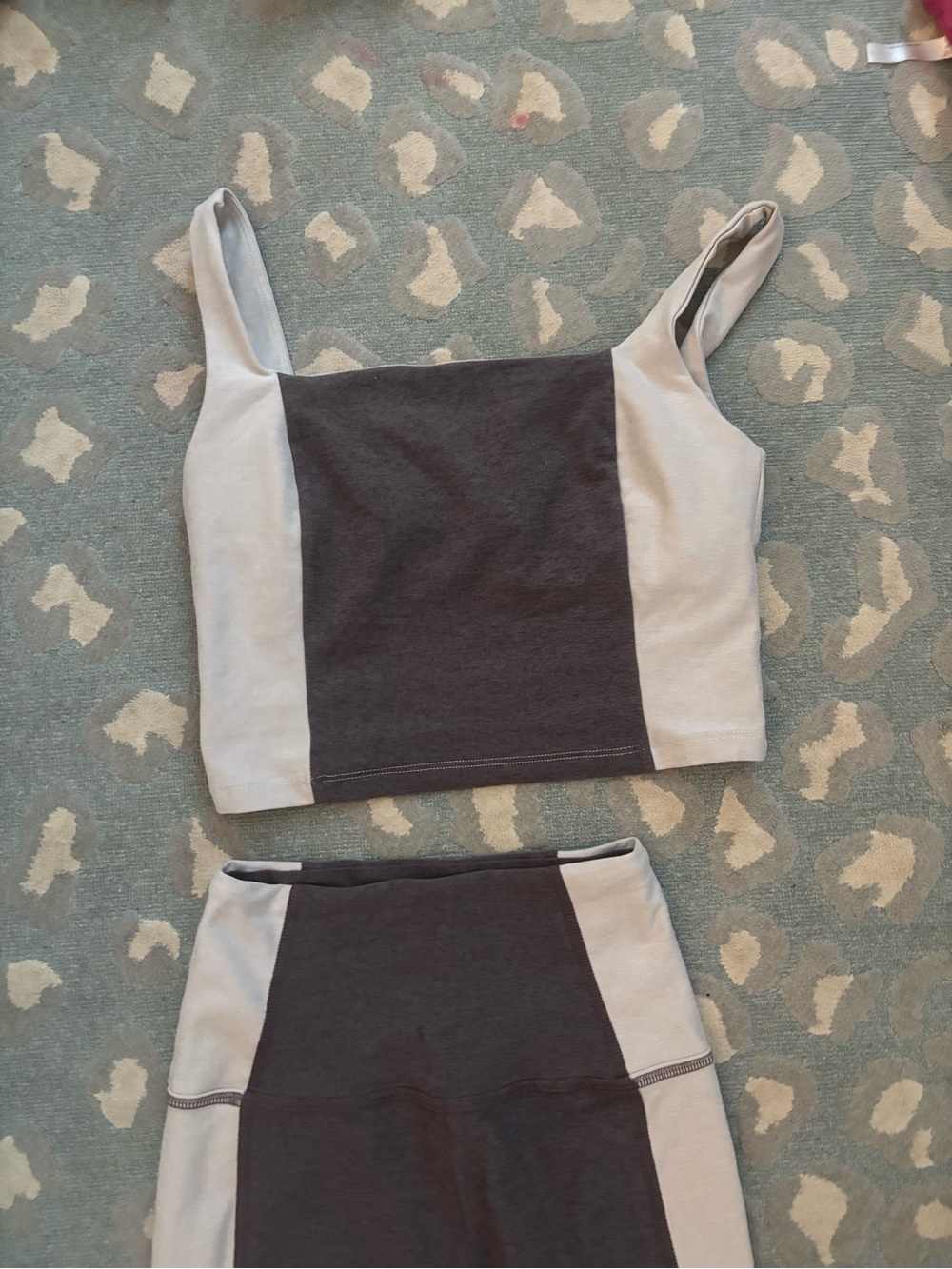 Beyond Yoga Gray & Cream Athletic set - Picture 2 of 5